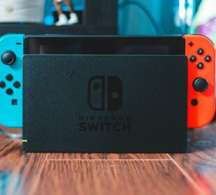 black and red nintendo switch
